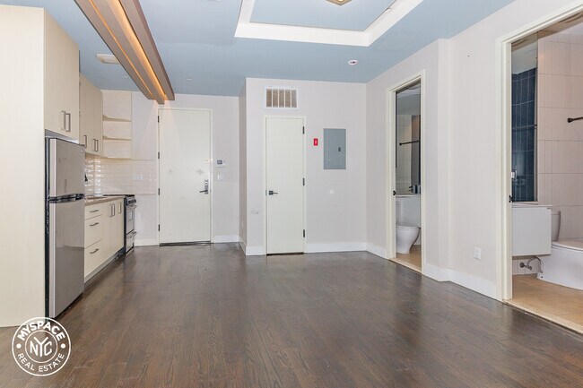 Building Photo - 854 Greene Ave