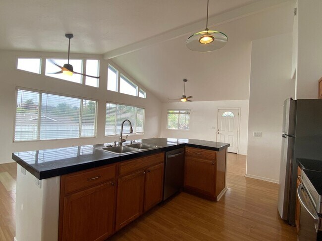 Foto del edificio - Unfurnished 3 Bedroom 2 Bathroom W/ Garage and Yard In Waikoloa Village