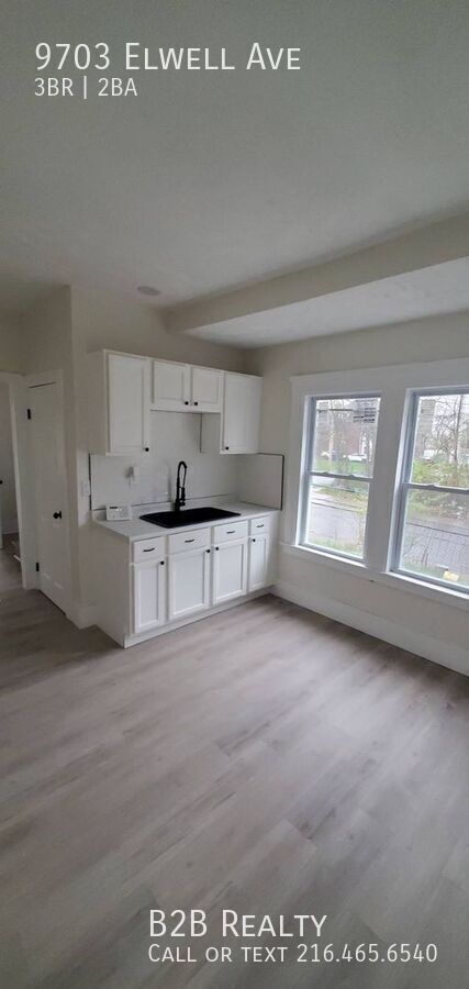 Foto del edificio - 9703 Elwell Ave