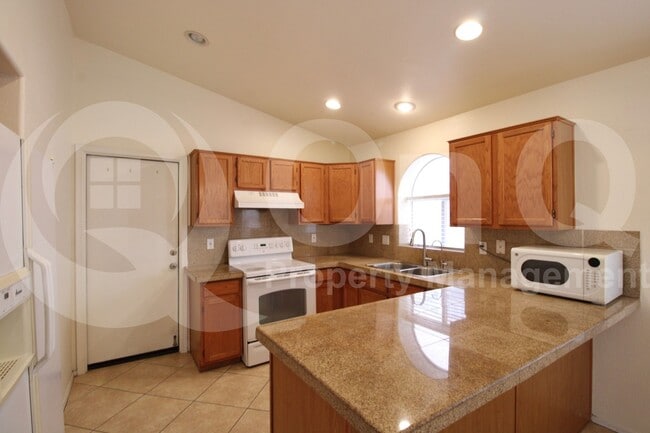 Building Photo - 1140 S Cholla St