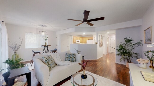 Building Photo - Beautiful 3-Bed, 2.5-Bath Home in South Fo...
