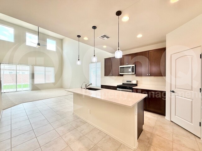 Building Photo - 7155 W Bent Tree Dr
