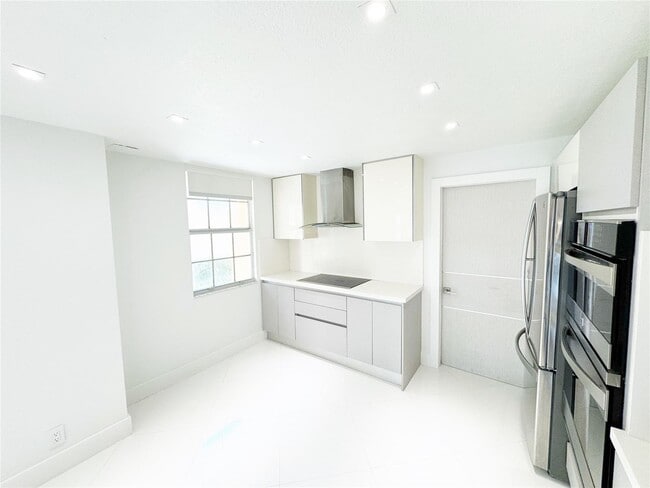 Building Photo - 1549 Barcelona Way