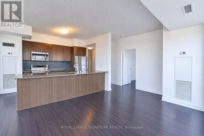 Photo du bâtiment - 1603 Eglinton Ave W