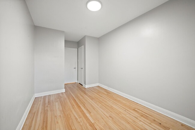 Building Photo - 4550 Av Walkley