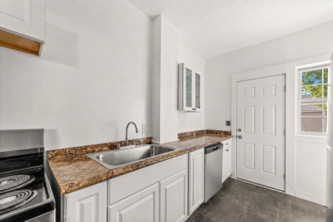Cocina - 11427 Clifton Blvd