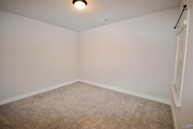 Building Photo - 151 Rugby Dr