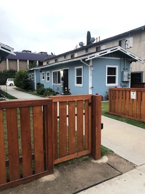 Building Photo - 112 S Fir Ave