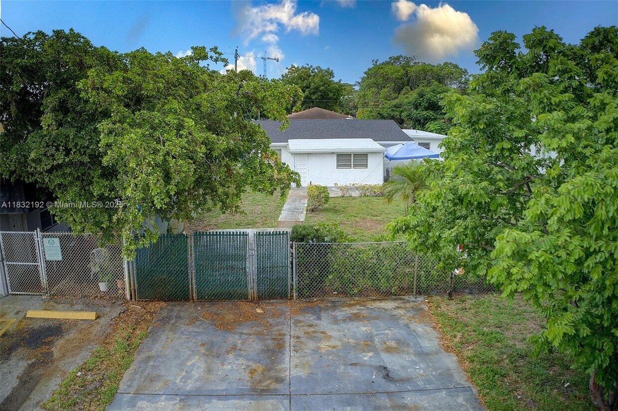 Foto principal - 25 SW 14th St