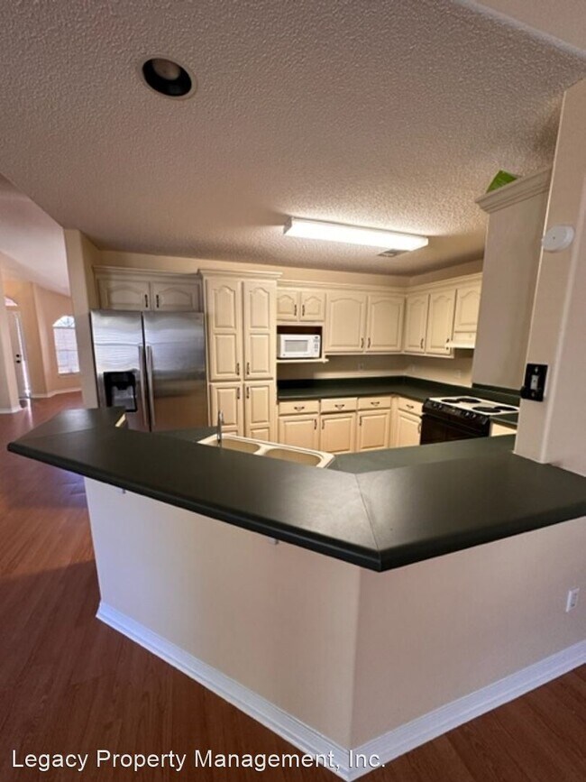 Foto del edificio - 3 br, 2 bath House - 7404 Woodside Road