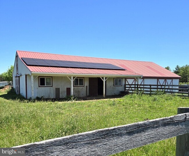 Foto del edificio - 8293 Leetown Rd