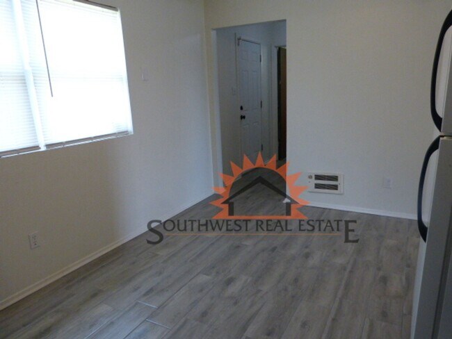 Building Photo - Charming 3 bedroom home.