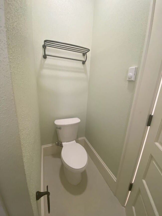 Building Photo - Updated 1-Bedroom, 1-Bath Apartment in Cot...
