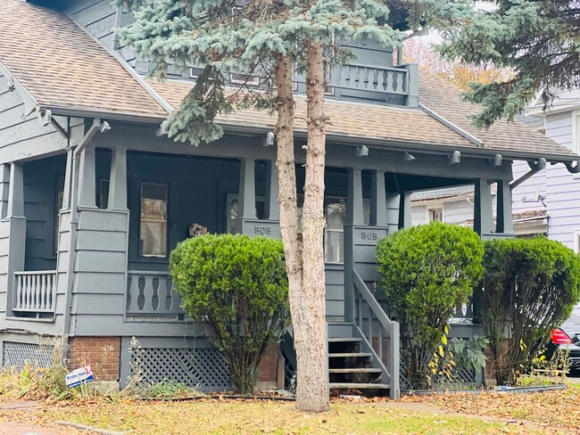 Building Photo - THIS IS THE PLACE TO CALL HOME. YOU WILL F...