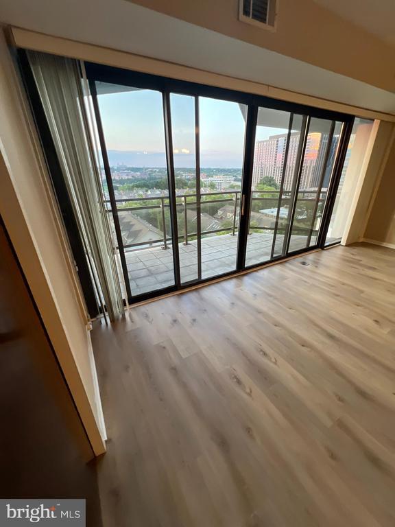 Foto del edificio - 1530 Key Blvd