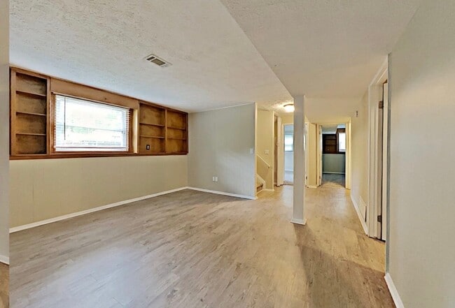 Building Photo - 392 Hembree Forest Cir