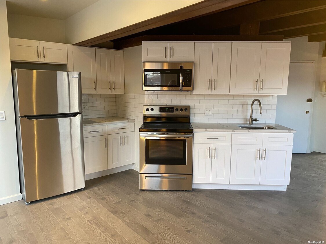 Foto principal - 40-27 216th St