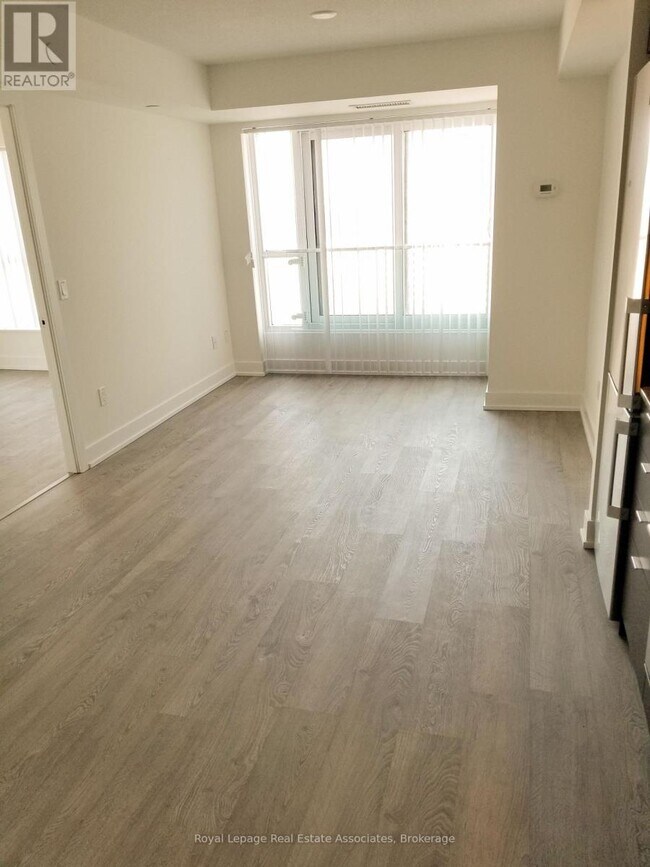 Photo du bâtiment - 7 Mabelle Ave