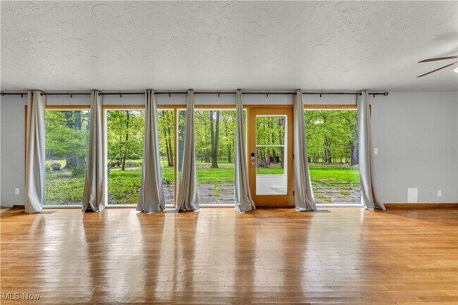 Foto del edificio - 6481 Glenwillow Dr