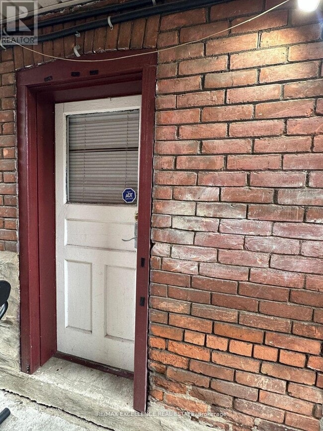 Building Photo - 25 Barnesdale Ave S