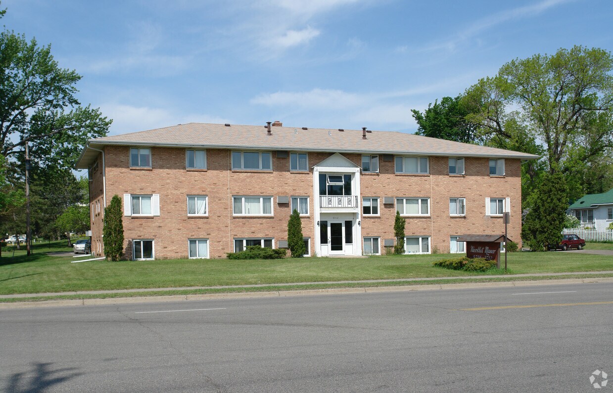 Primary Photo - NICOLLET MANOR