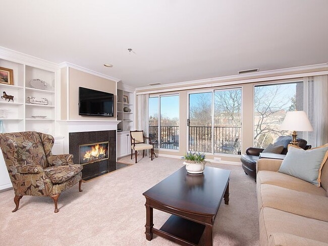Building Photo - "Charming 2-Bed, 2-Bath Retreat in Northfield's Arbor Lane Oasis!"