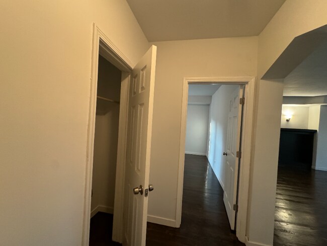 Foto del edificio - 8046 Ellis Ave