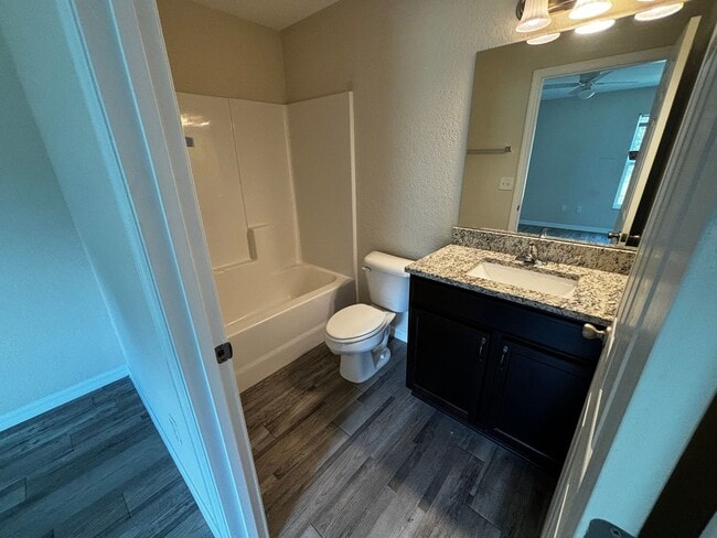 Building Photo - 2/2 Quad End Unit - SE Ocala