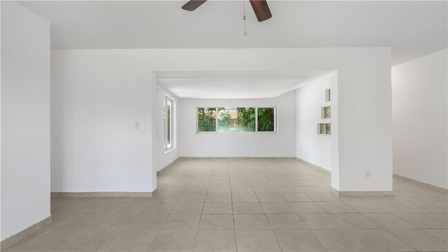 Foto del edificio - 2161 NE 35th St