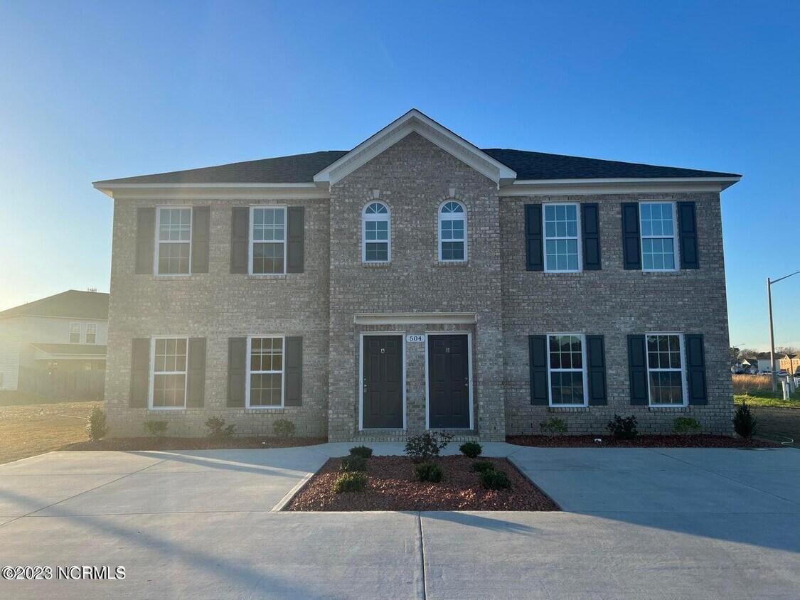 312 S Pointe Dr, Winterville, NC 28590 Townhome Rentals in Winterville NC