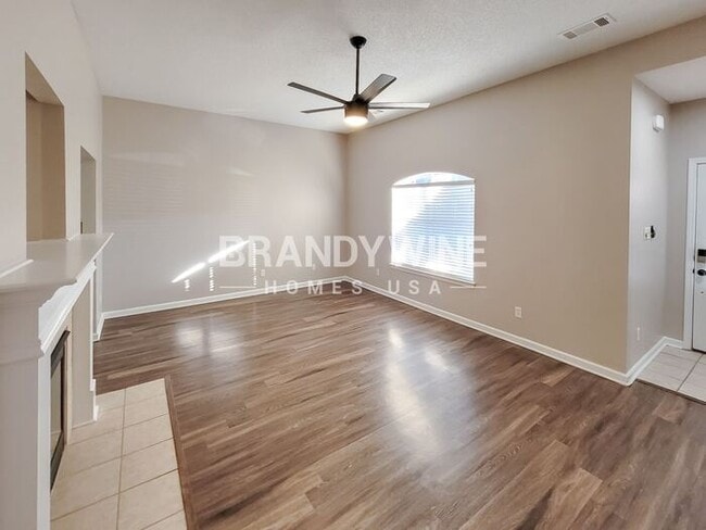 Building Photo - 10242 Evening Hill Dr