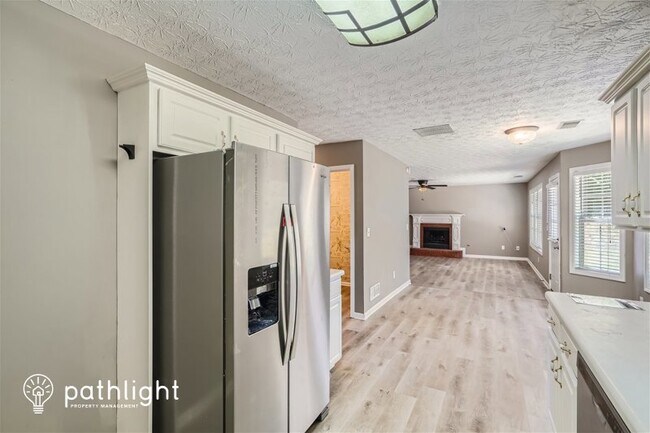 Building Photo - 670 Georgian Hills Dr, Lawrenceville, GA, ...