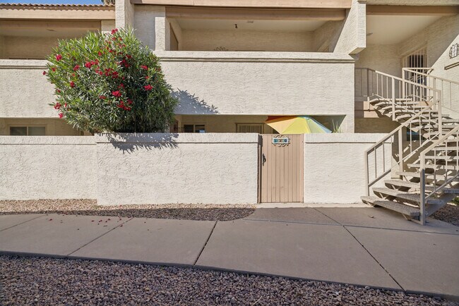 Foto del edificio - 4150 E Cactus Rd