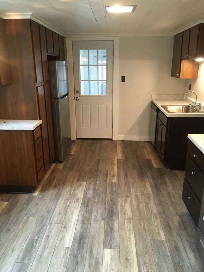 Foto del edificio - 1129 Brown Ave