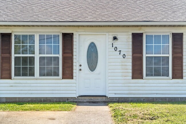 Building Photo - Lovely ranch style minutes from Fort Campbell