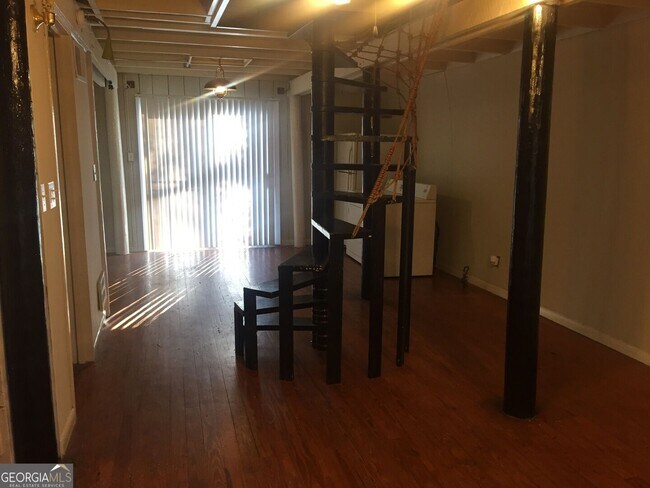 Building Photo - 1453 S Barnett Shoals Rd
