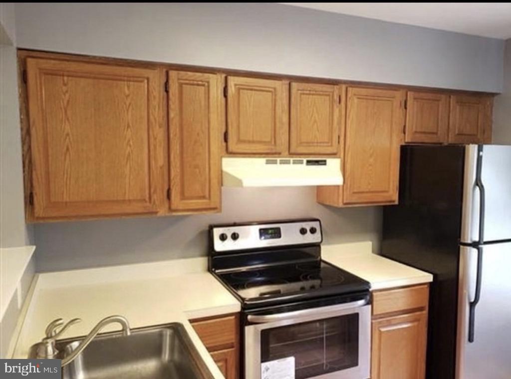 Building Photo - 9496 Scarlet Oak Dr