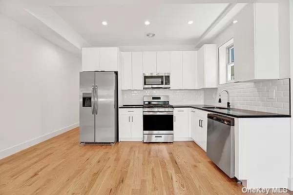 Foto principal - 1372 E 92nd St