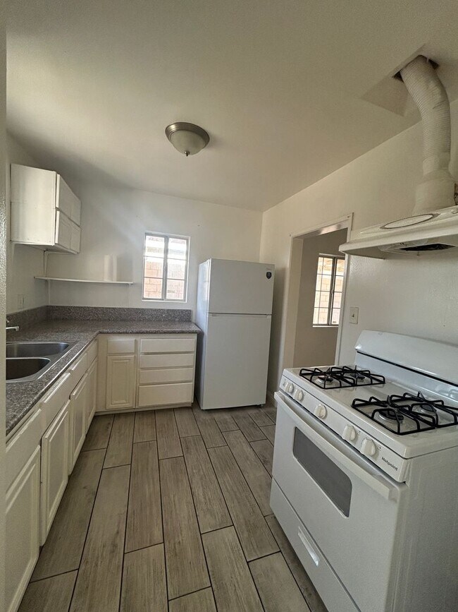 Building Photo - Charming 2-Bedroom Home for Rent in Lakewood