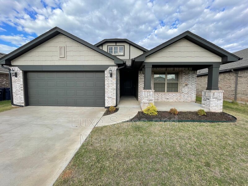Foto principal - 15709 Gunnison Dr