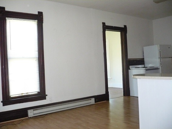 Building Photo - 430 S 4th St