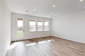 Building Photo - 21611 Shadowbrook Birch Dr