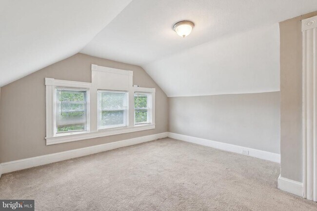 Building Photo - 2810 Montebello Terrace