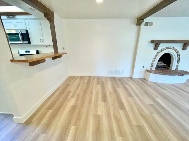 Building Photo - 426
