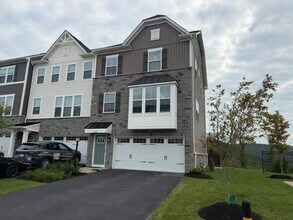 Building Photo - 3028 Olivetre Dr