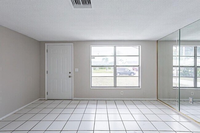 Foto del edificio - Charming 2BR House in Port Richey