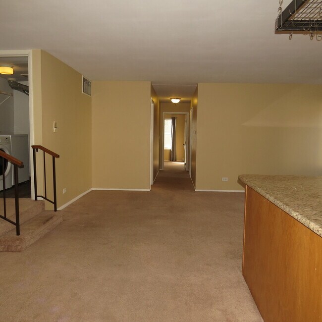 Building Photo - 325 Springlake Ln