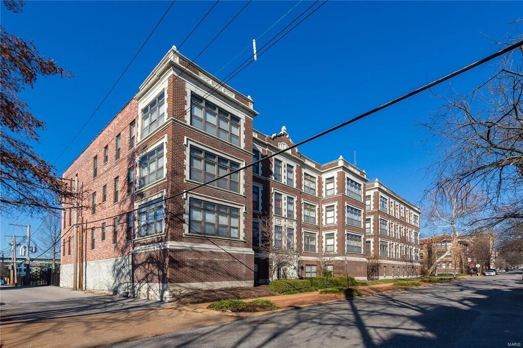 323 Clara Ave Unit 4SE, Saint Louis, MO 63112 Condo for Rent in Saint