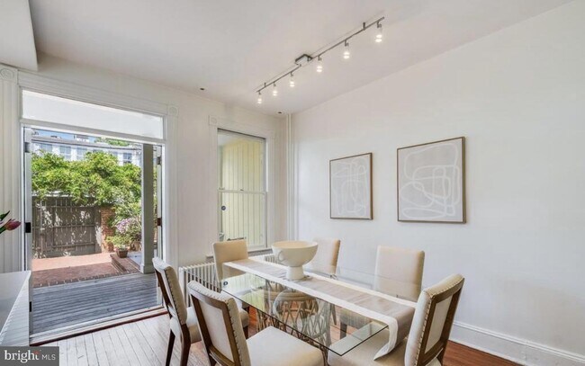 Foto del edificio - 3021 Dumbarton St NW