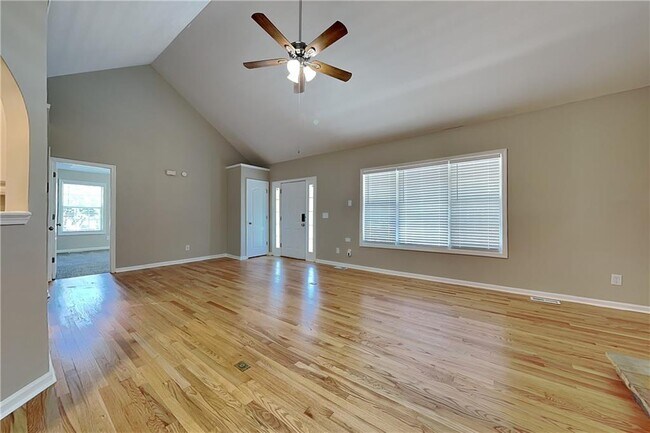 Foto del edificio - 112 Hickory View Ln